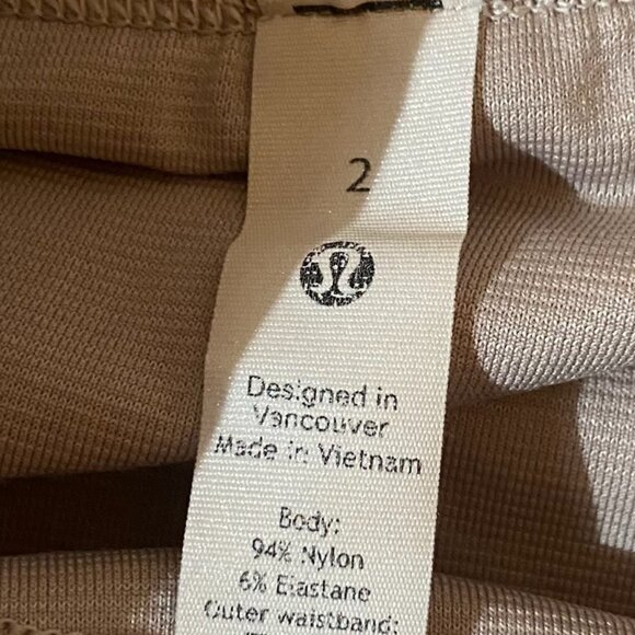 Lululemon White Running Shorts – Size 2 - Picture 4 of 4